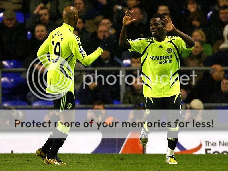 Michael_Essien_Chelsea_Premier_Leag.jpg