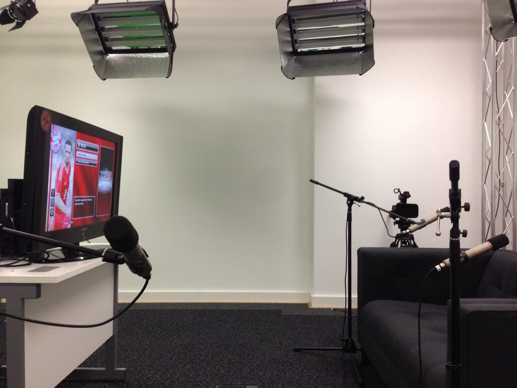 BRihmWhCAAAj5iv.jpg:large